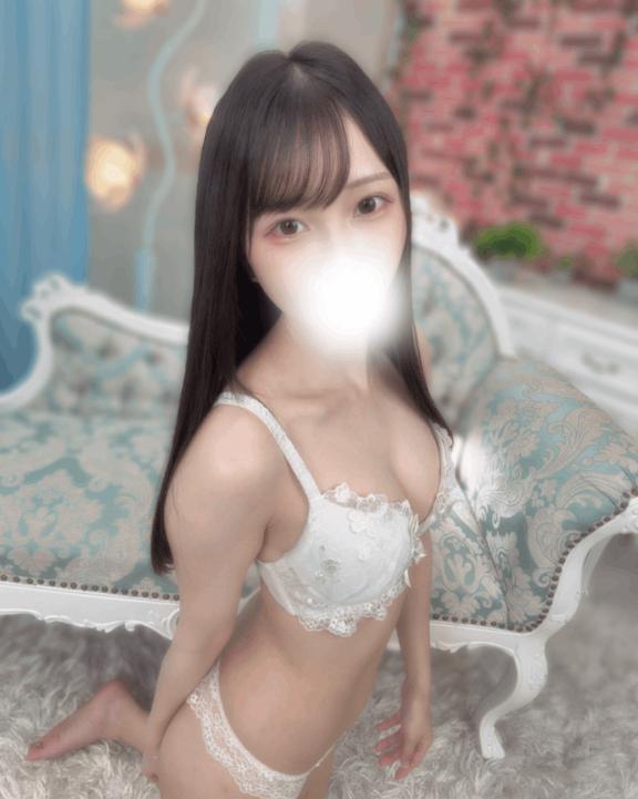 |ω•)ﾁﾗｯ